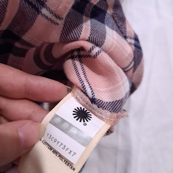 Ugg | Pink flannel women's button up pajama top - Picture 11 of 11